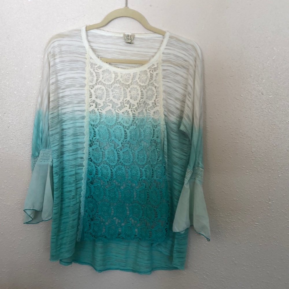 Flowing 3/4 length sleeve shirt